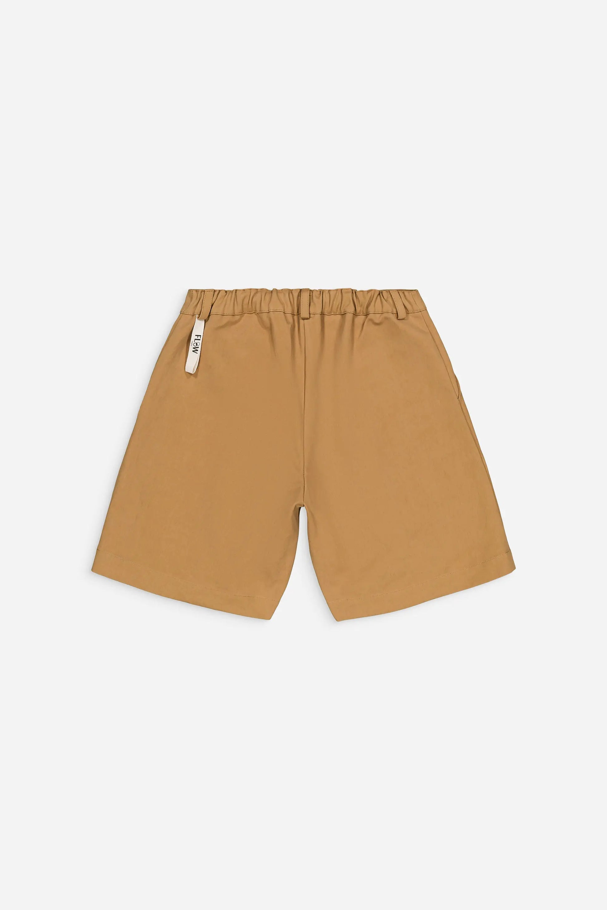 Bermuda unisexe écoresponsable, coupe intemporelle et moderne, alliant style urbain et confort.