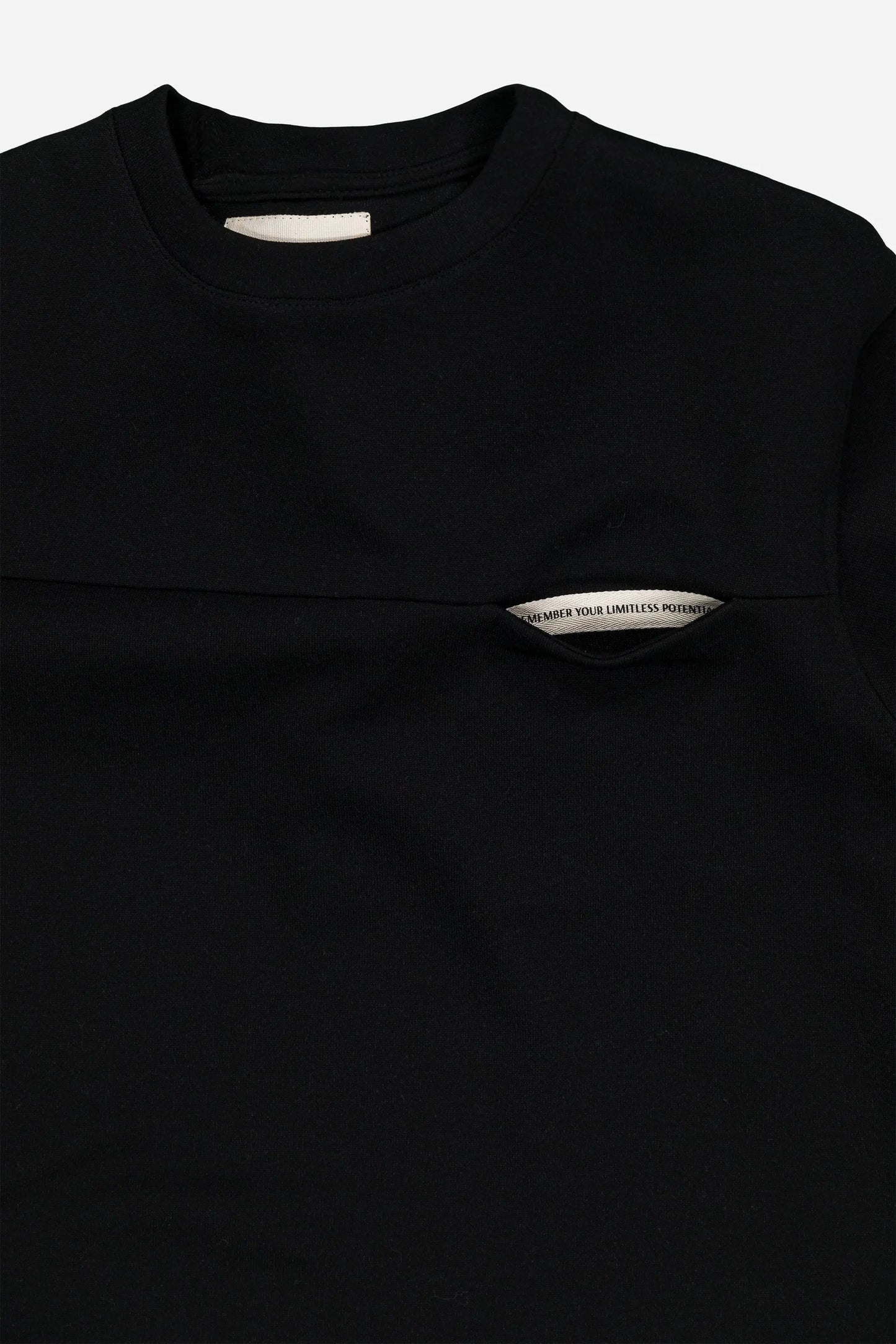 T-shirt unisexe écoresponsable, au design contemporain et confortable, alliant style minimaliste et polyvalence pour toutes les occasions.