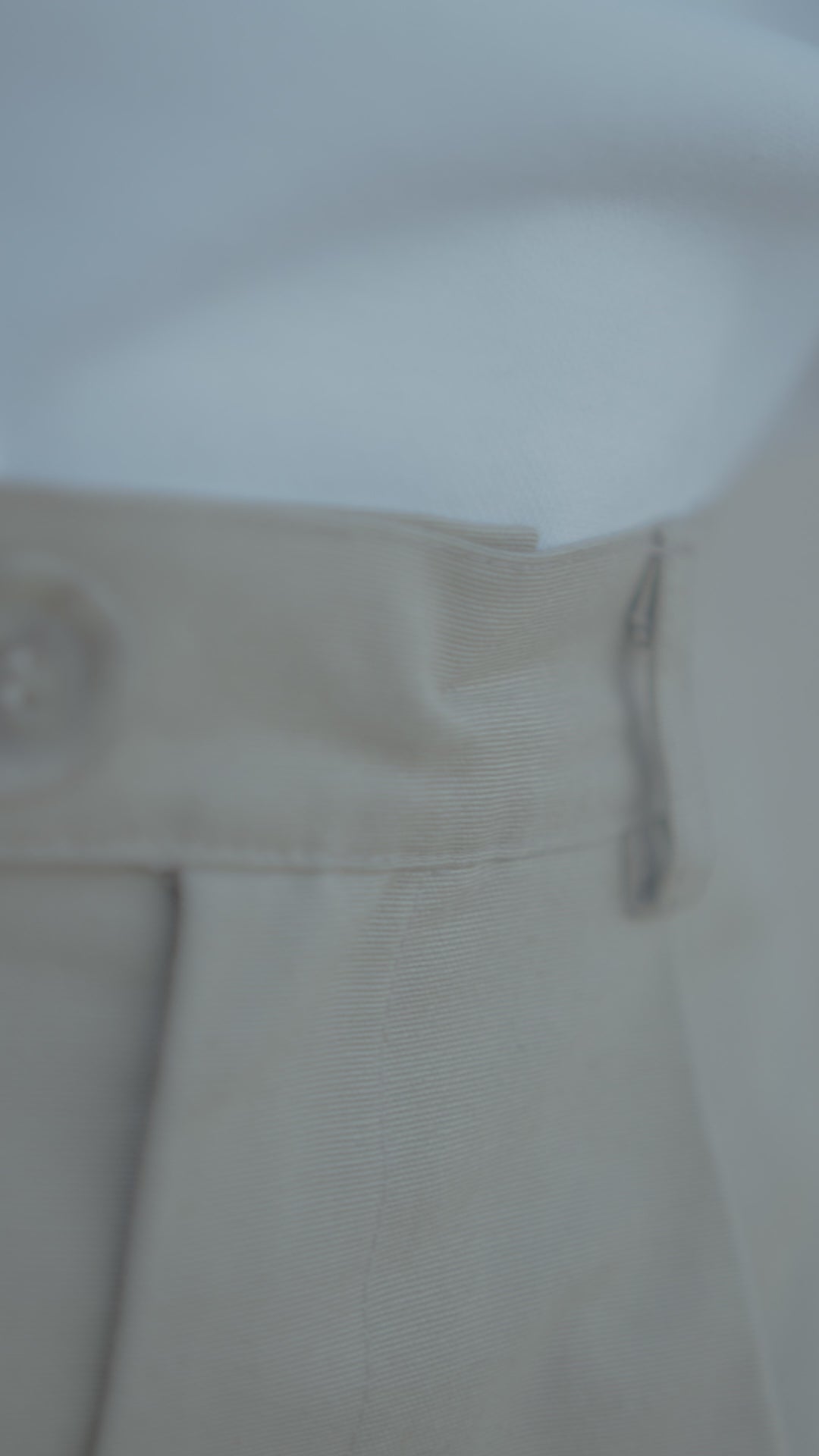 Short confectionné à partir de matériaux haut de gamme issus des maisons de luxe, assurant une qualité exceptionnelle et une durabilité à toute épreuve.