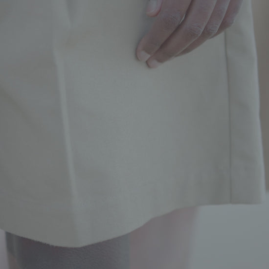 Short confectionné à partir de matériaux haut de gamme issus des maisons de luxe, assurant une qualité exceptionnelle et une durabilité à toute épreuve.